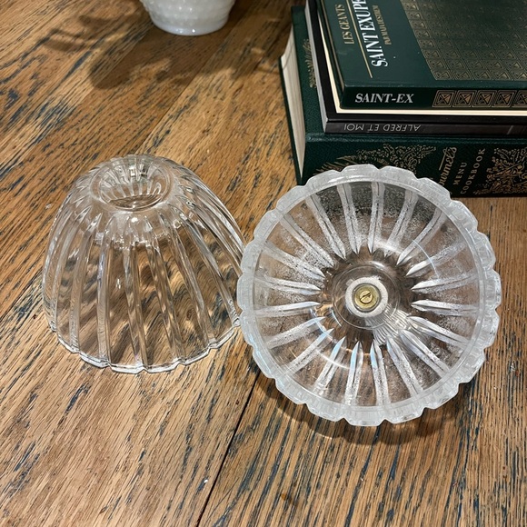🤍Crystal Apple Candy Dish with Frosted Lid - Picture 7 of 11